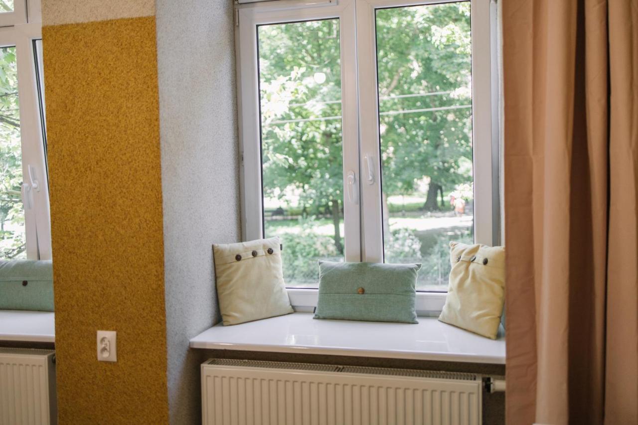 West13 Guest Rooms Краков Экстерьер фото